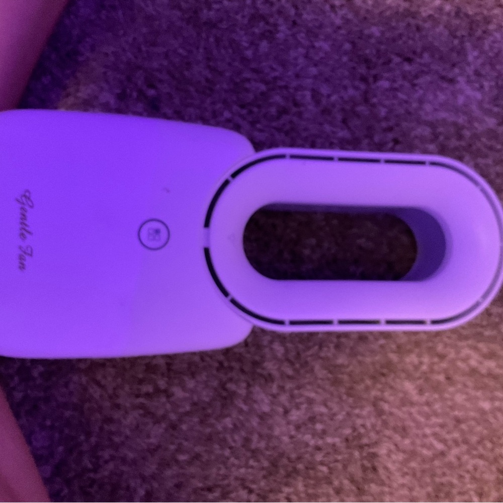 fan that has color changing lights and just needs a Samsung charger type